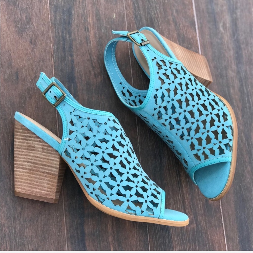 Turquoise Leather Laser Cut Flower Peep Toe Sandal - Picture 7 of 8